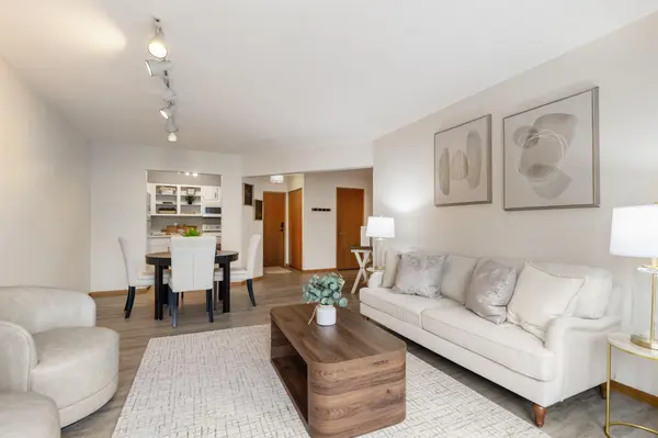 2425 E Franklin AVE #205, Minneapolis, MN 55406