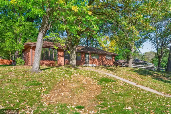 43 Suzanne AVE, Vadnais Heights, MN 55127