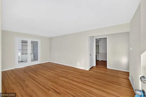 43 Suzanne AVE, Vadnais Heights, MN 55127