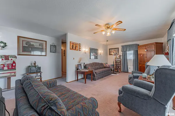 1038 N JEFFERSON ST, Lincoln, IL 62656