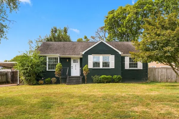 2214 Fernwood Dr, Nashville, TN 37216