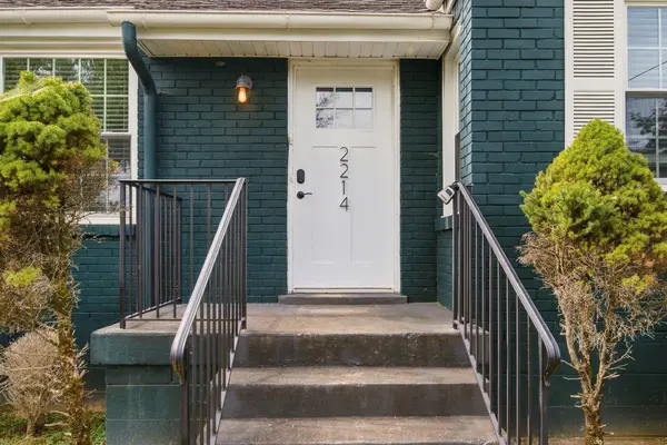2214 Fernwood Dr, Nashville, TN 37216