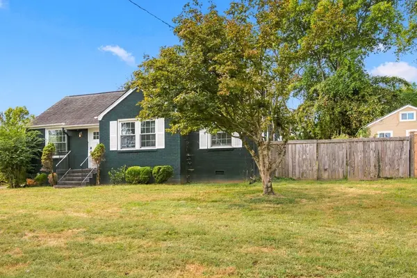 2214 Fernwood Dr, Nashville, TN 37216