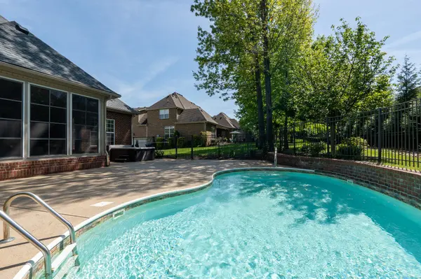 1215 Twin View Dr, Murfreesboro, TN 37128