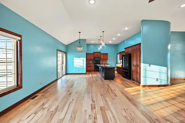 2208 Brookefield Dr, Salina, KS 67401