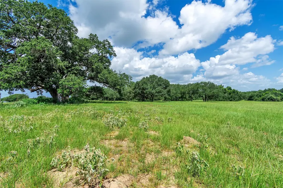 000 Old Cuero RD, Yoakum, TX 77995