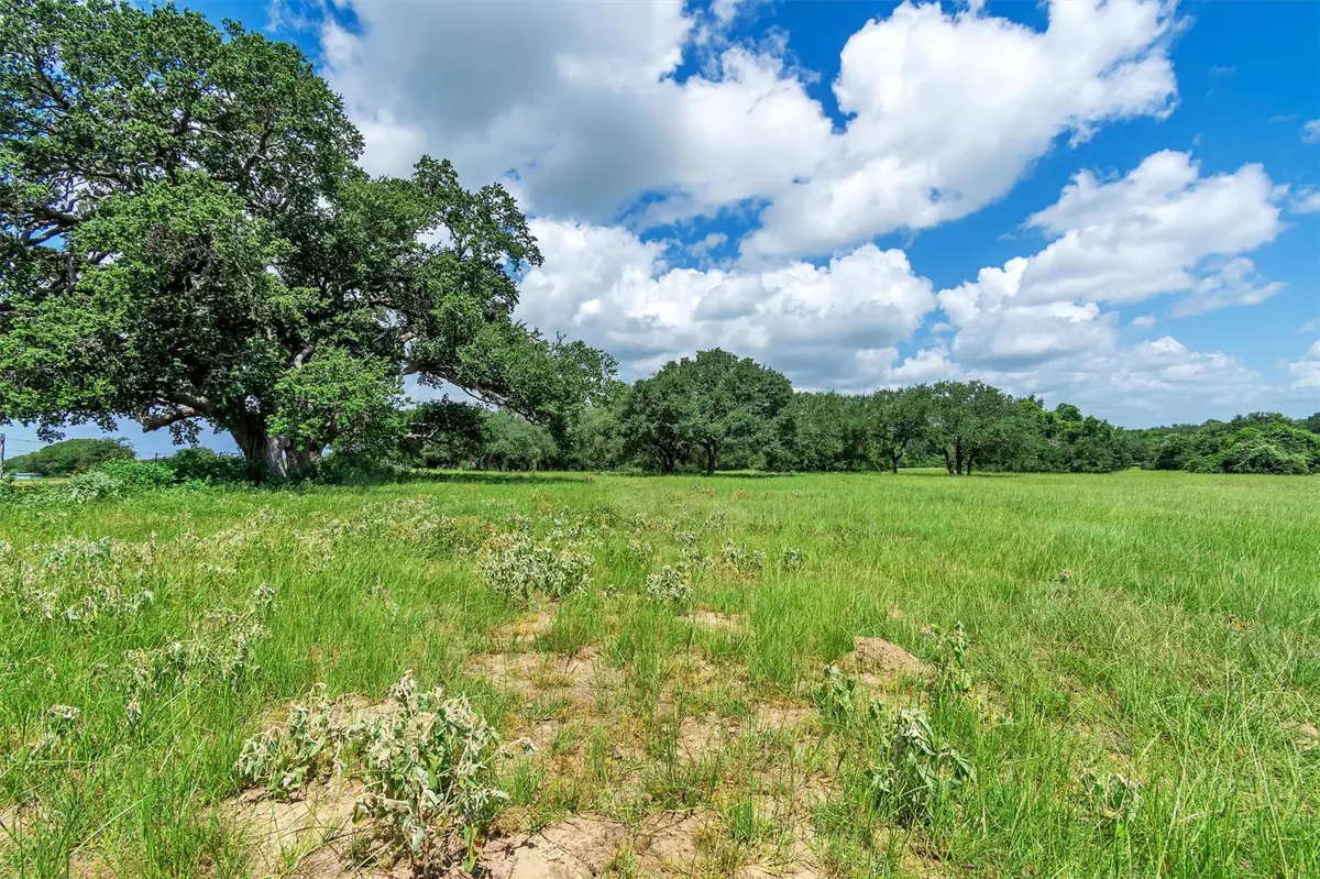 000 Old Cuero RD, Yoakum, TX 77995
