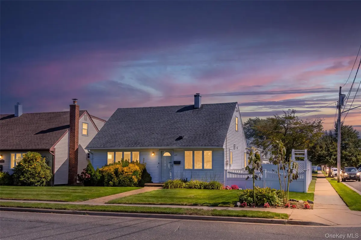 271 Forest AVE, Massapequa, NY 11758