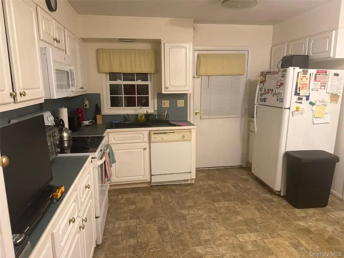 222 Blackpool CT #A, Ridge, NY 11961