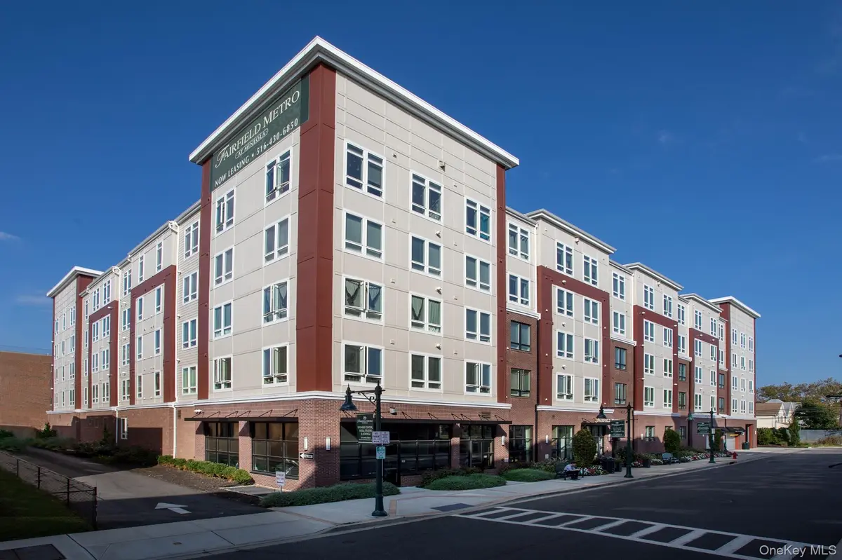 116 Searing AVE #PHN411, Mineola, NY 11501