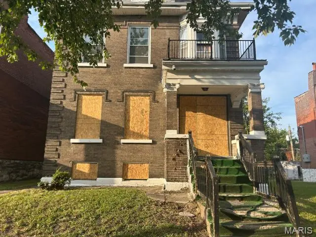 3950 Palm ST, St Louis, MO 63107