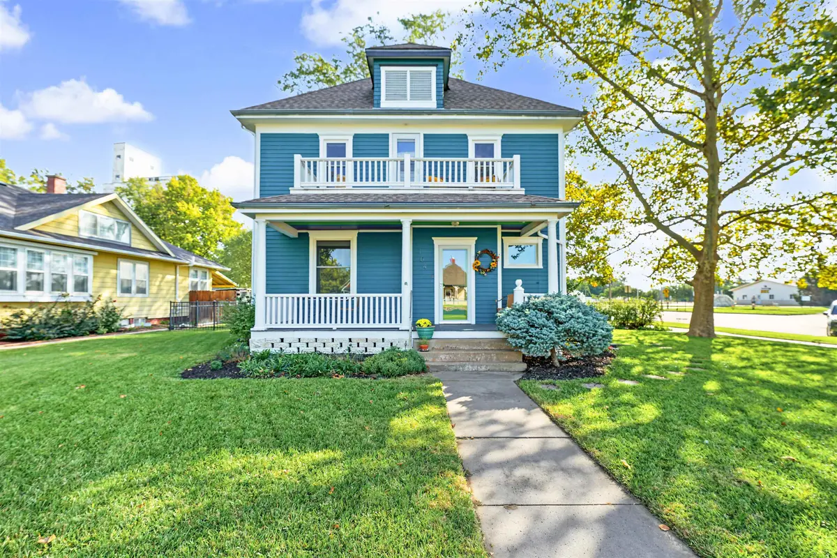 104 N 1st St, Lindsborg, KS 67456