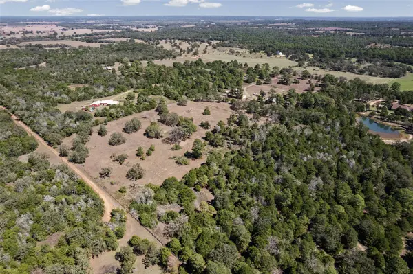 304 Furr Mays RD, Smithville, TX 78957