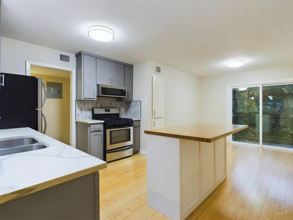 2303 East Side DR #217, Austin, TX 78704