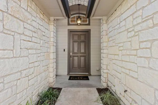 802 Mountain Ridge DR, Leander, TX 78641