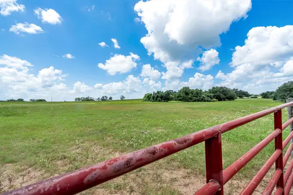 000 Old Cuero RD, Yoakum, TX 77995