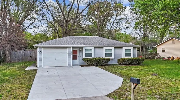 3804 Shadybrook LN, Lawrence, KS 66047