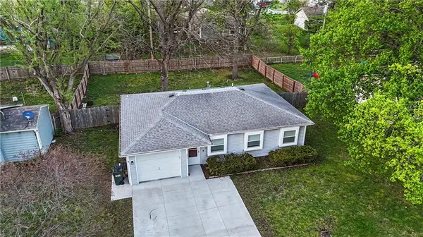 3804 Shadybrook LN, Lawrence, KS 66047