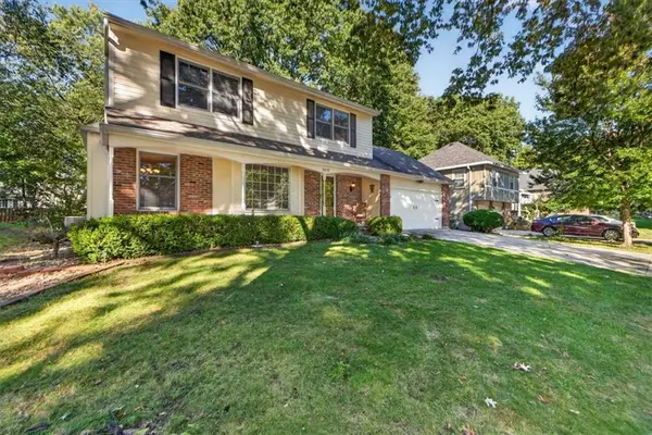 10228 Caenen DR, Lenexa, KS 66215