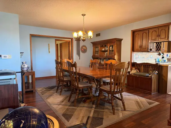 10283 W 100 S RD, Wolcott, IN 47995