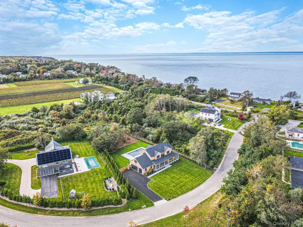 390 Wildberry LN, Southold, NY 11971