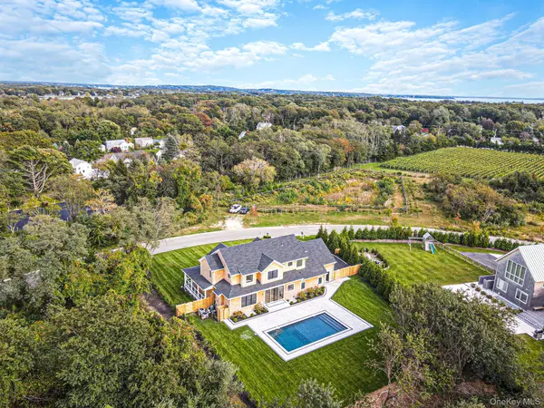 390 Wildberry LN, Southold, NY 11971