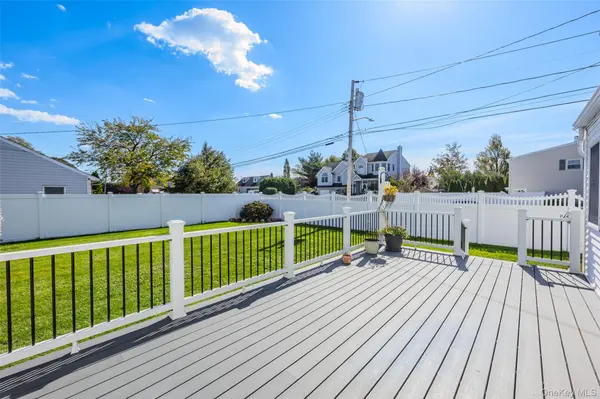 271 Forest AVE, Massapequa, NY 11758