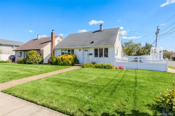 271 Forest AVE, Massapequa, NY 11758