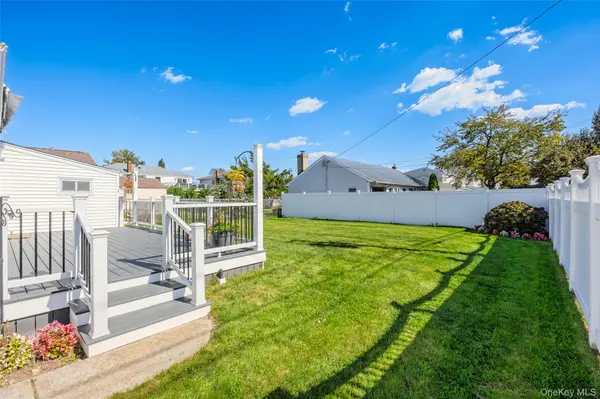 271 Forest AVE, Massapequa, NY 11758