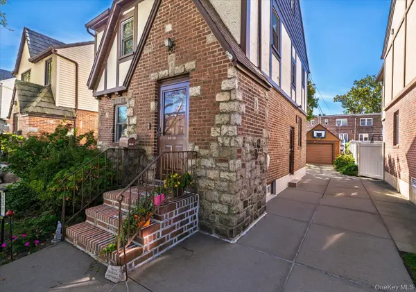 60-50 69th LN, Maspeth, NY 11378