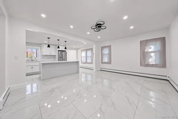 35 E Euclid ST, Valley Stream, NY 11580