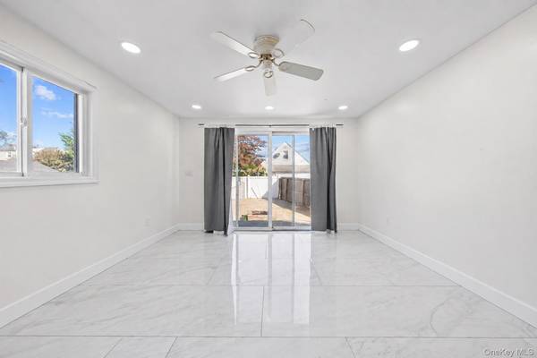 35 E Euclid ST, Valley Stream, NY 11580