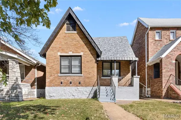 5225 Chippewa ST, St Louis, MO 63109