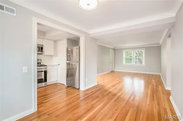 880 N MCKNIGHT #2S, University City, MO 63132