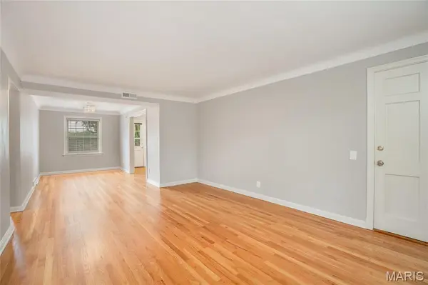 880 N MCKNIGHT #2S, University City, MO 63132