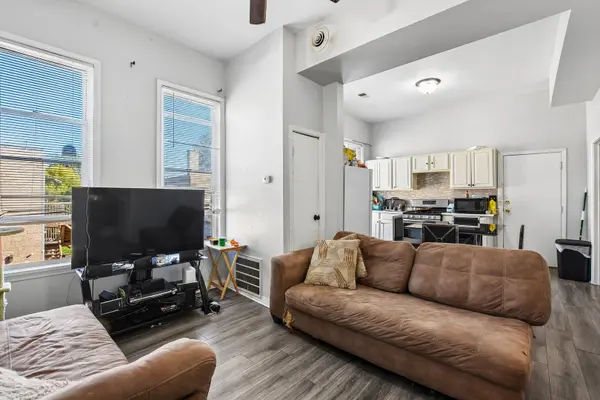 3501 W Walnut ST, Chicago, IL 60624