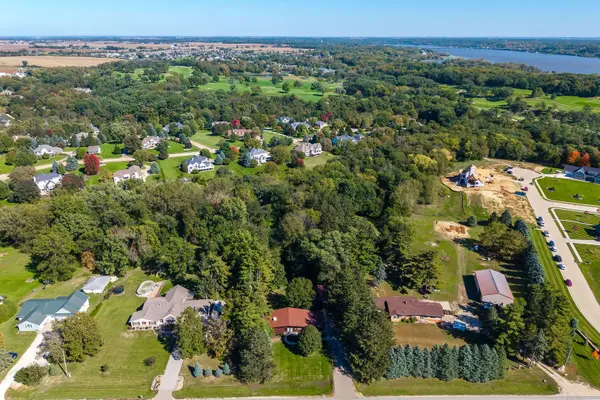 18815 Wells Ferry RD, Bettendorf, IA 52722