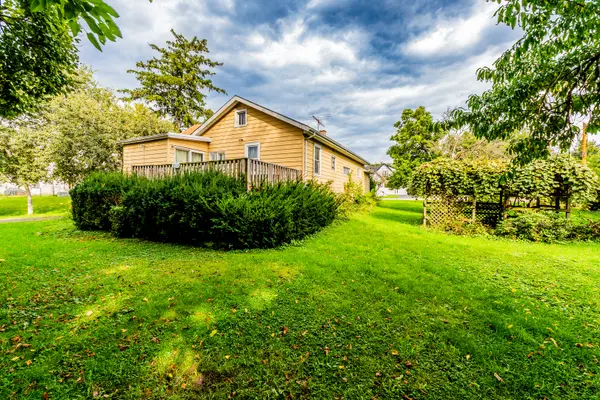 4708 Roslyn RD, Downers Grove, IL 60515