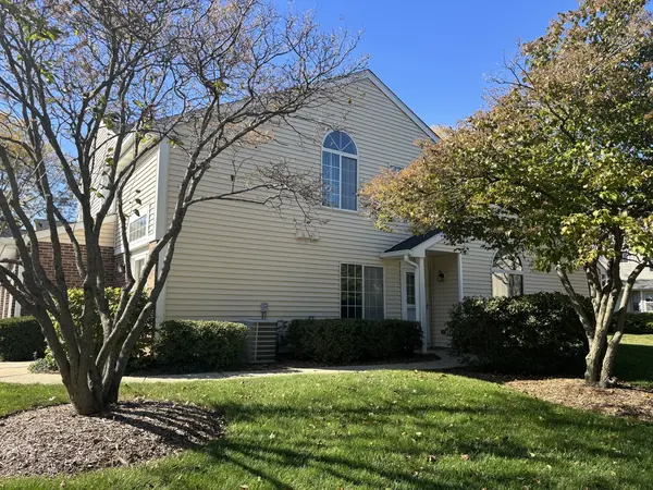 201 Brittany DR #A, Streamwood, IL 60107