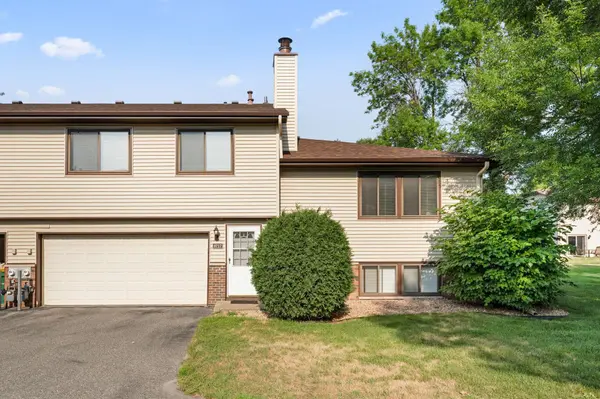 8717 N Maplebrook CIR, Brooklyn Park, MN 55445