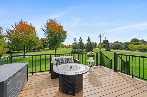 6694 Lakeview CIR NE, Albertville, MN 55301