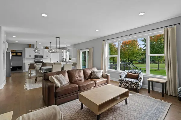 6694 Lakeview CIR NE, Albertville, MN 55301