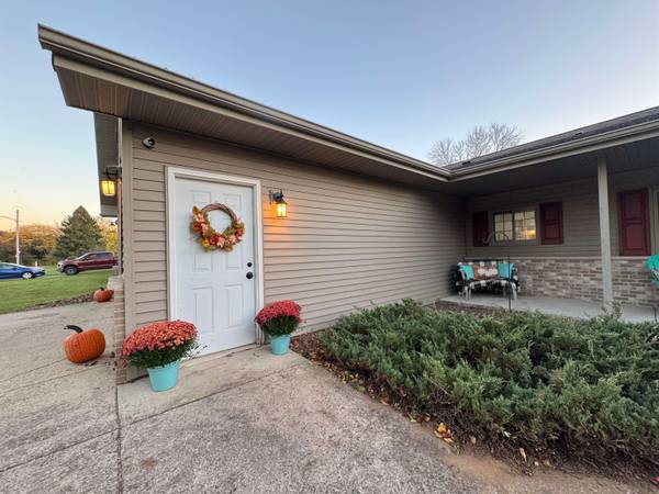 207 PARK LN, Clintonville, WI 54929