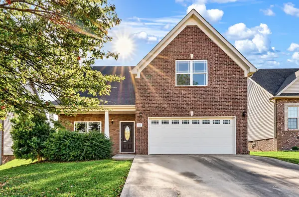 1352 Allmon Dr, Clarksville, TN 37042