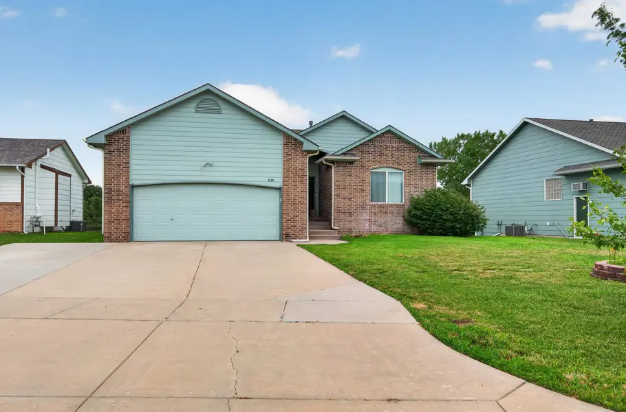 620 S Stoneridge St, Valley Center, KS 67147