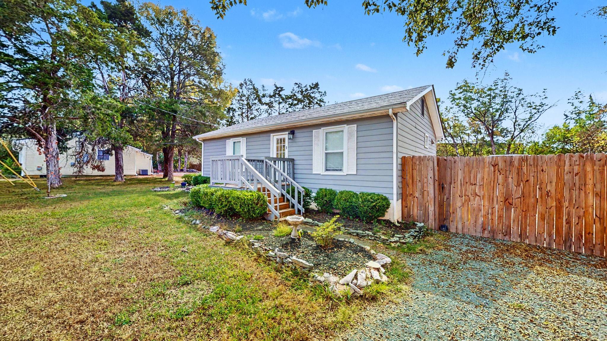 215 Sunrise Ave, La Vergne, TN 37086