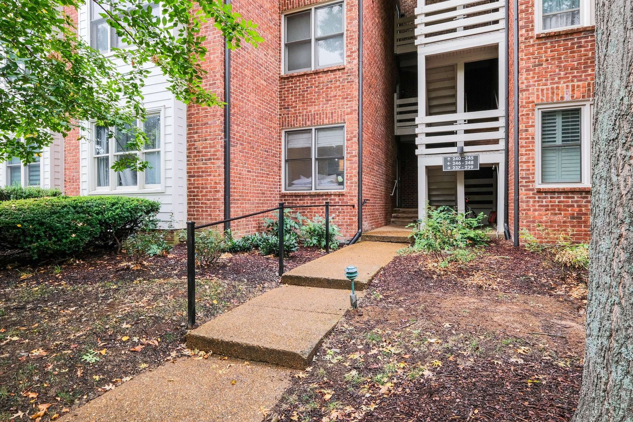 240 Boxmere Pl, Nashville, TN 37215