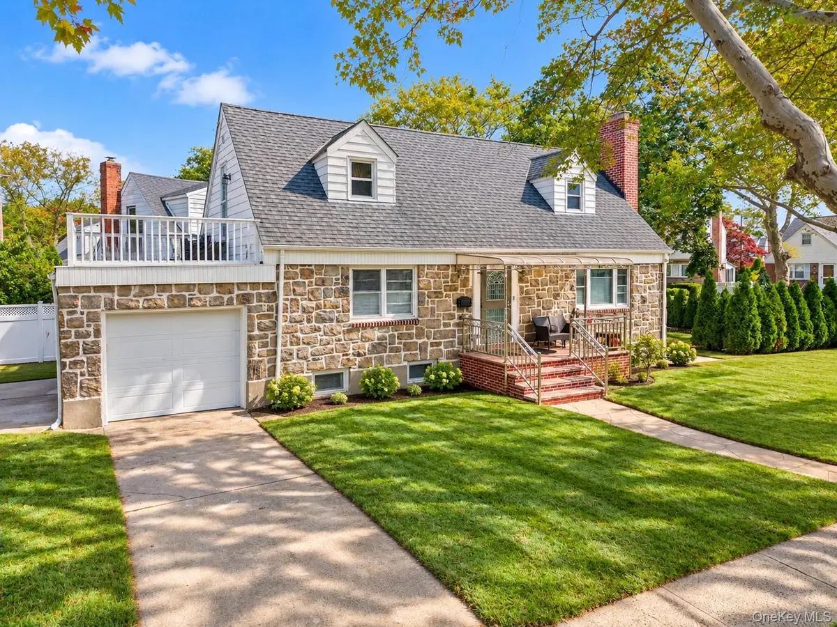 471 Beech ST, New Hyde Park, NY 11040