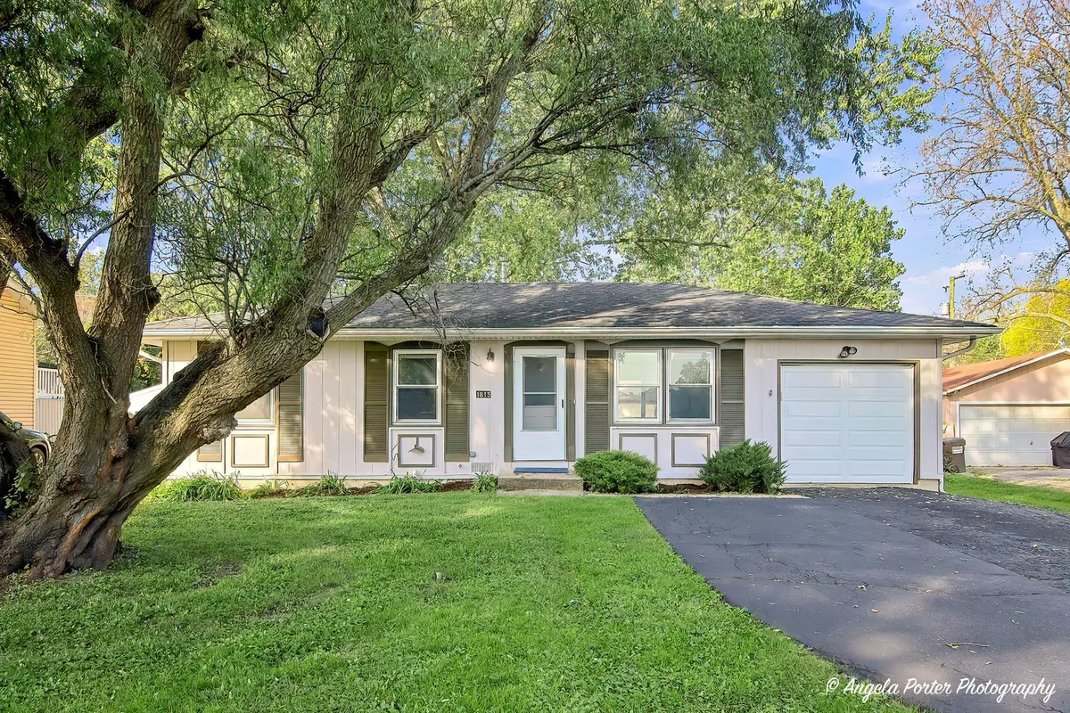 1815 Beach RD, Mchenry, IL 60050