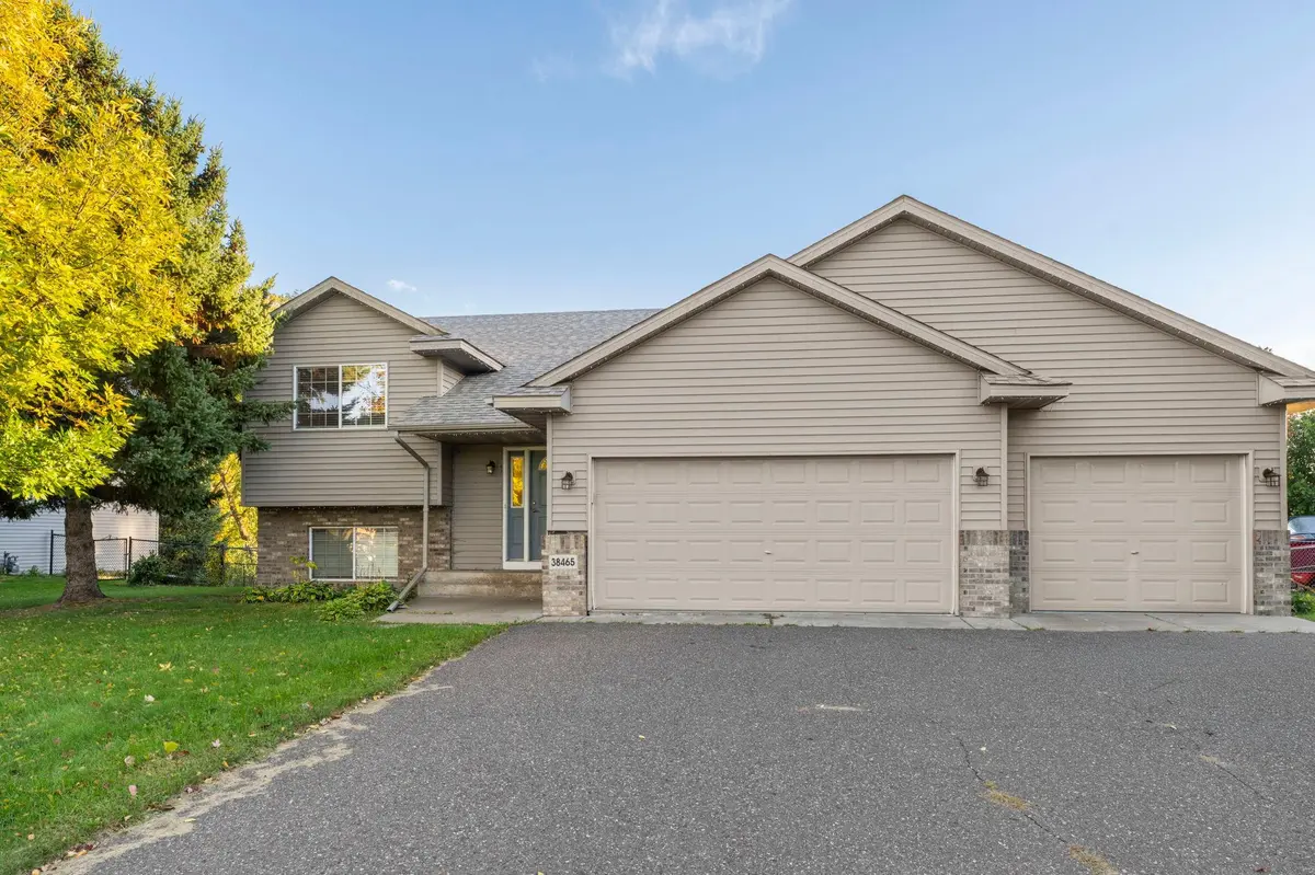 38465 Coventry DR, North Branch, MN 55056